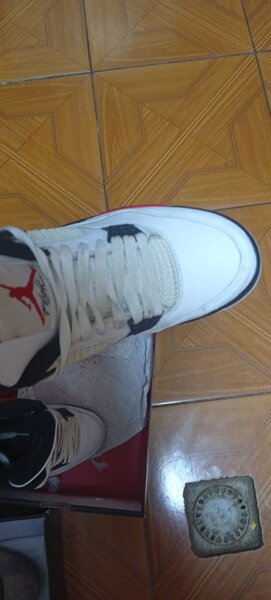 Adidasi originali second hand.