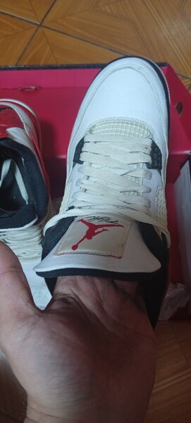 Adidasi originali second hand.