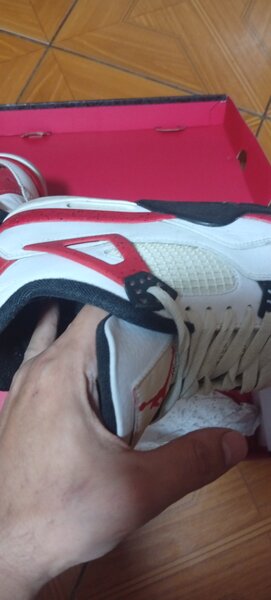 Adidasi originali second hand.