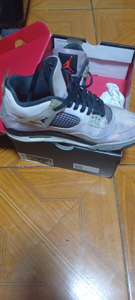 Adidasi originali second hand.