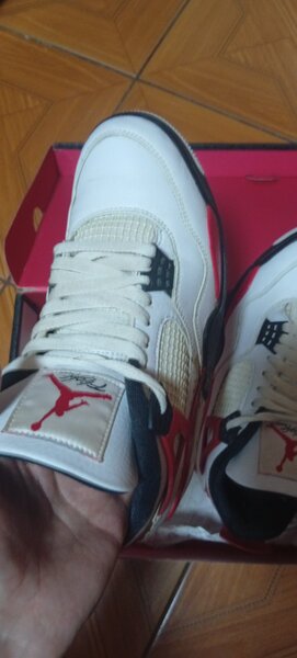 Adidasi originali second hand.